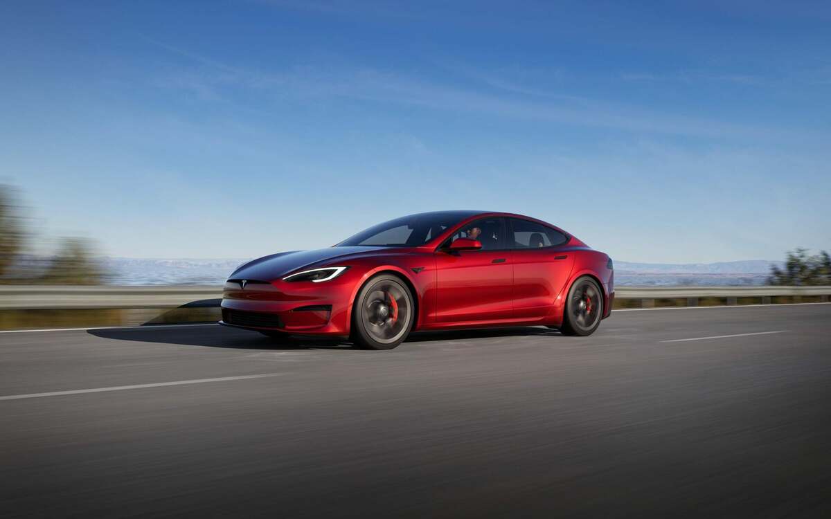 Tesla Model S Plaid in red
